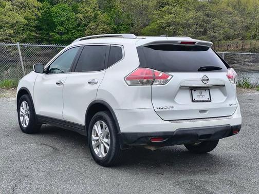 Pearl White 2016 Nissan Rogue SV