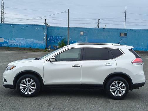 Pearl White 2016 Nissan Rogue SV