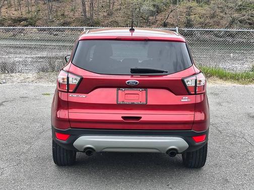 Ruby Red Metallic Tinted Clearcoat 2017 Ford Escape SE