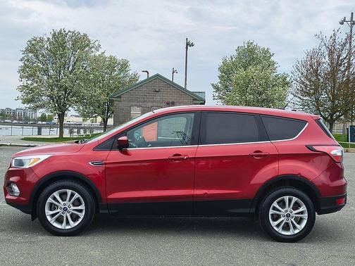 Ruby Red Metallic Tinted Clearcoat 2017 Ford Escape SE