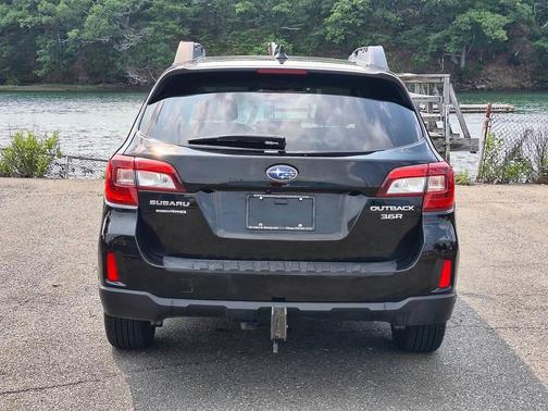 Crystal Black Silica 2016 Subaru Outback 3.6R Limited