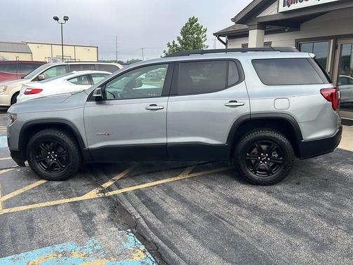 Sterling Metallic 2023 GMC Acadia AWD AT4