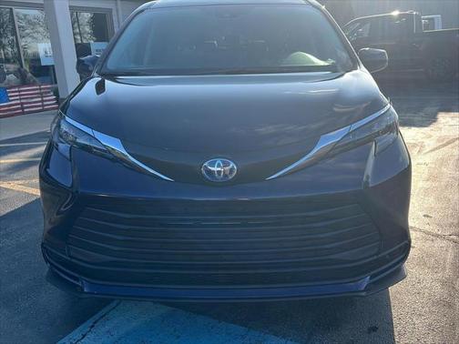 2024 Toyota Sienna LE