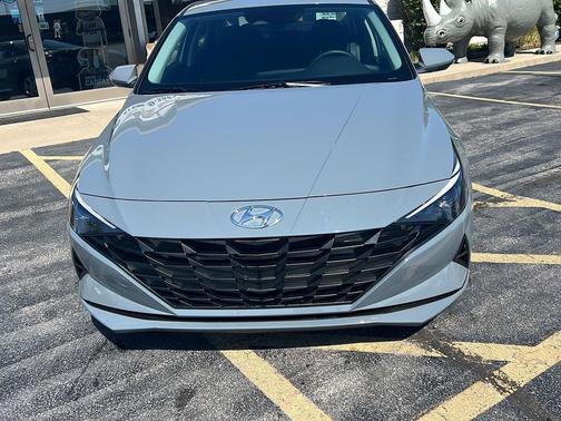 2023 Hyundai ELANTRA SE