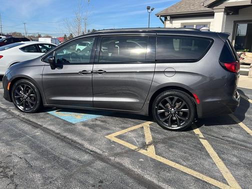 2020 Chrysler Pacifica Touring-L Plus