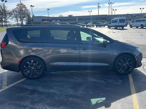 2020 Chrysler Pacifica Touring-L Plus