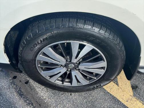 2017 Nissan Pathfinder SV