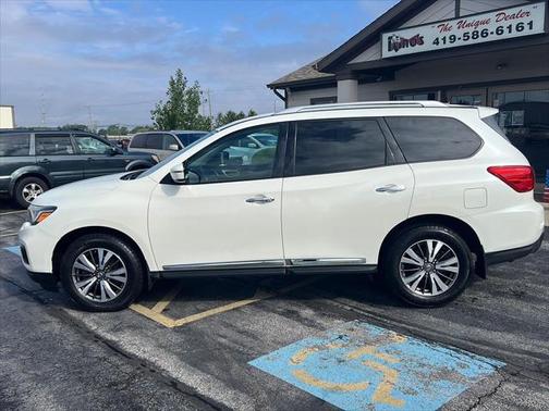 2017 Nissan Pathfinder SV