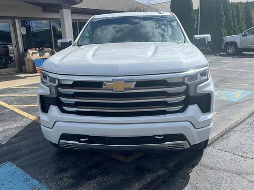 Iridescent Pearl Tricoat 2022 Chevrolet Silverado 1500 High Country