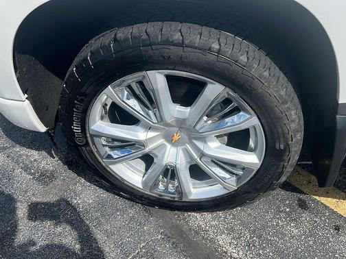 Iridescent Pearl Tricoat 2022 Chevrolet Silverado 1500 High Country
