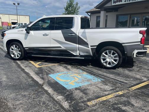 Iridescent Pearl Tricoat 2022 Chevrolet Silverado 1500 High Country
