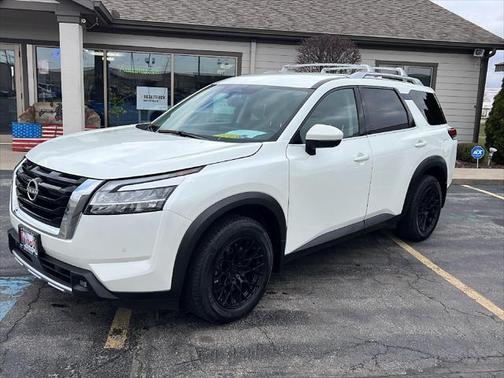 2022 Nissan Pathfinder SL 4WD