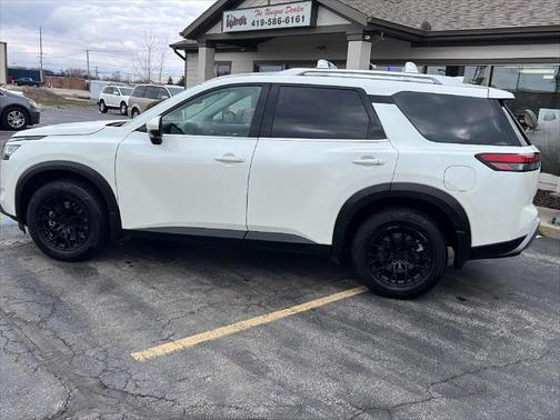 2022 Nissan Pathfinder SL 4WD