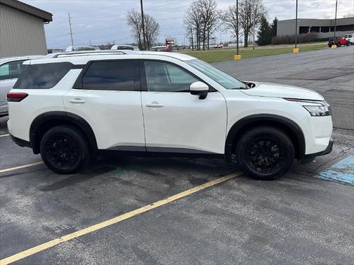 2022 Nissan Pathfinder SL 4WD