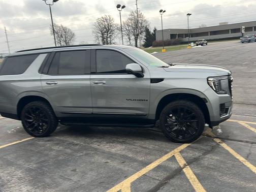 2023 GMC Yukon SLT