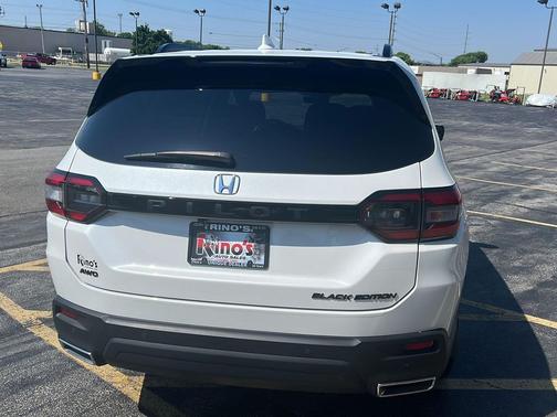 Platinum White Pearl 2025 Honda Pilot Black Edition