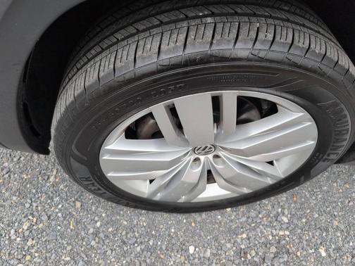 2018 Volkswagen Atlas 3.6L SEL Premium