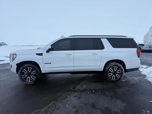 2023 GMC Yukon XL 4WD AT4