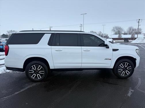 2023 GMC Yukon XL 4WD AT4