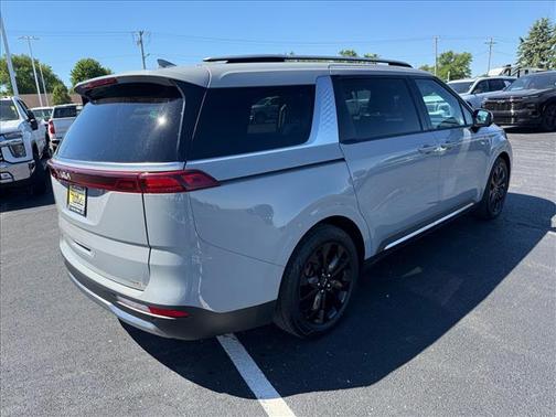 Ceramic Silver 2024 Kia Carnival SX