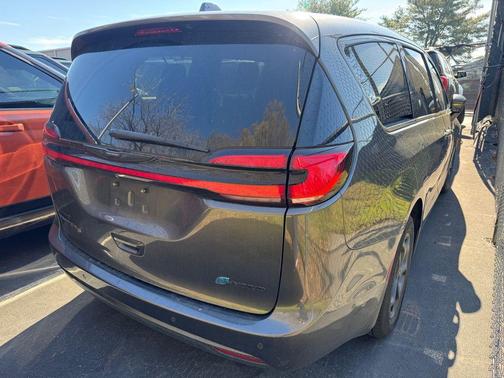 2022 Chrysler Pacifica Hybrid Limited