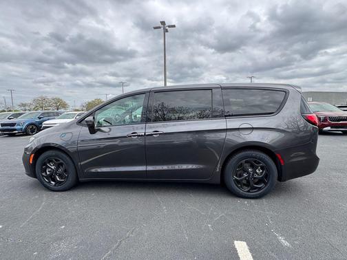 Granite Crystal Metallic Clearcoat 2022 Chrysler Pacifica Hybrid Limited