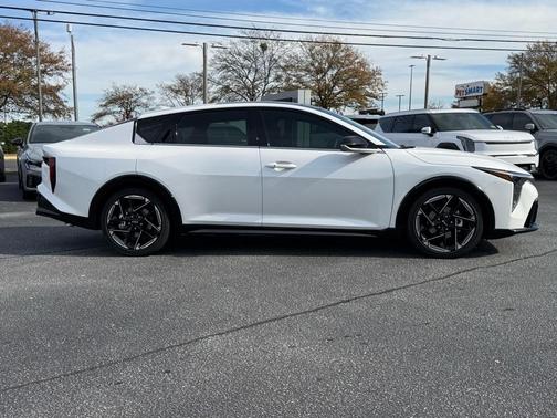 2025 Kia K4 GT-Line
