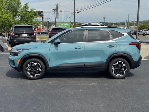 Pluton Blue 2024 Kia Seltos EX