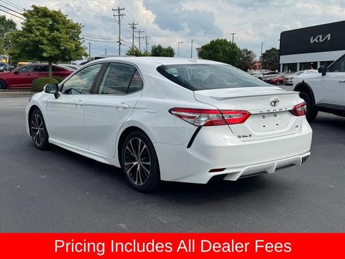 Super White 2020 Toyota Camry SE