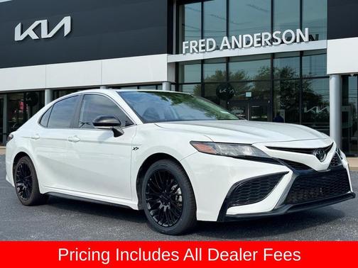Ice Cap 2023 Toyota Camry SE