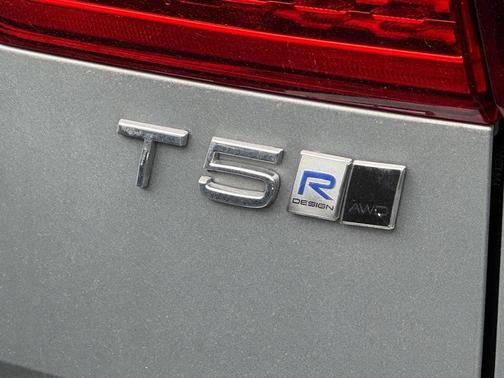 2018 Volvo XC60 T5 R-Design