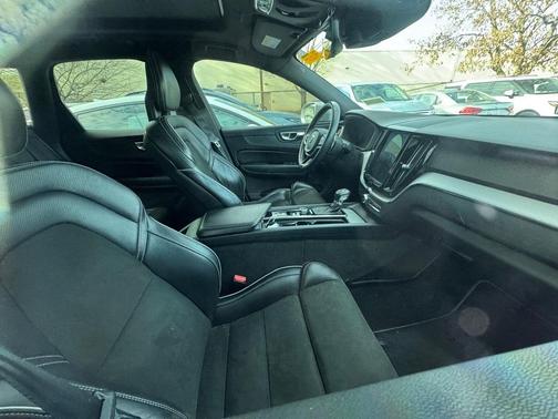 2018 Volvo XC60 T5 R-Design