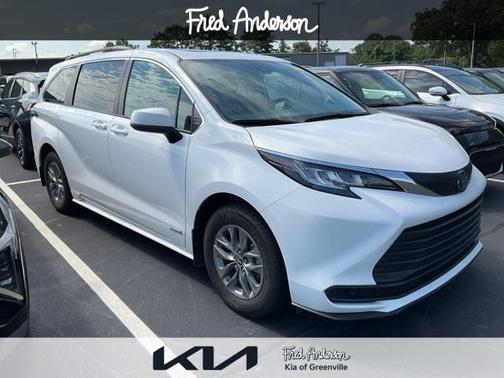 2021 Toyota Sienna LE