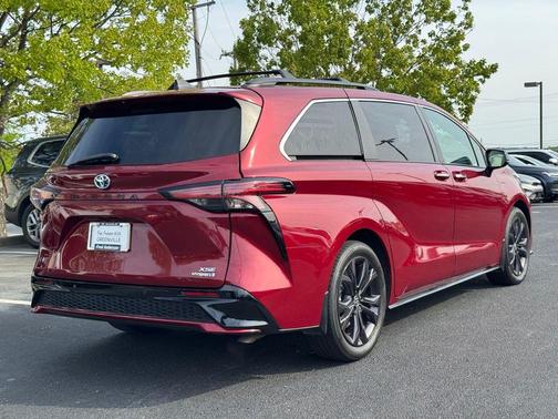 2022 Toyota Sienna XSE 7 Passenger
