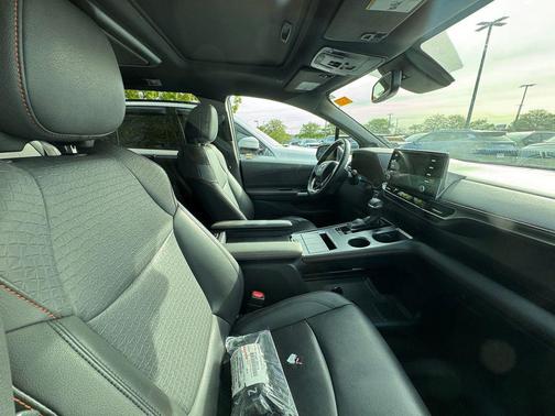 2022 Toyota Sienna XSE 7 Passenger