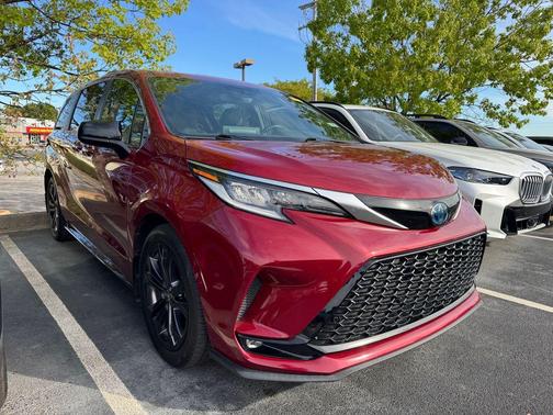 2022 Toyota Sienna XSE 7 Passenger