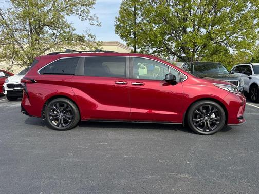 2022 Toyota Sienna XSE 7 Passenger