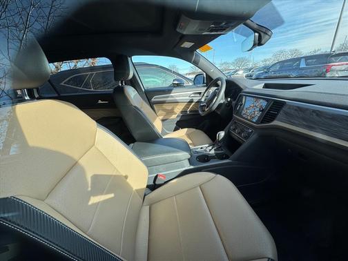 2021 Volkswagen Atlas Cross Sport 2.0T SE w/Technology