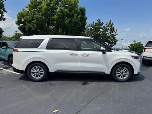 Snow White Pearl 2024 Kia Carnival LX