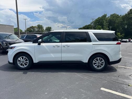 Snow White Pearl 2024 Kia Carnival LX