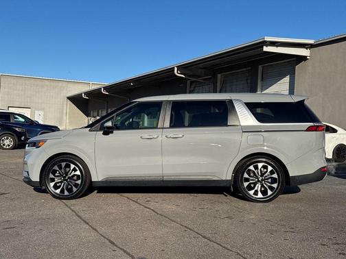 2023 Kia Carnival EX