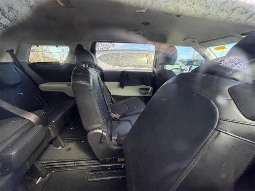 2023 Kia Carnival EX