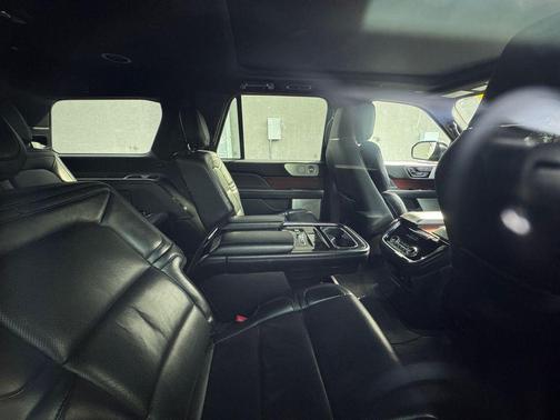 INFINITE BLACK 2021 Lincoln Navigator Reserve