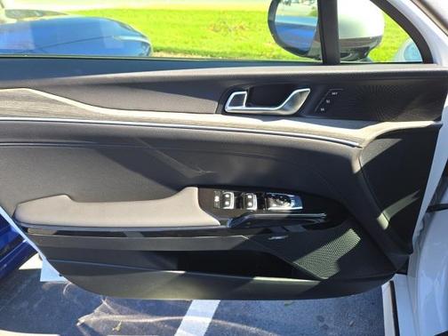 2025 Kia K5 EX