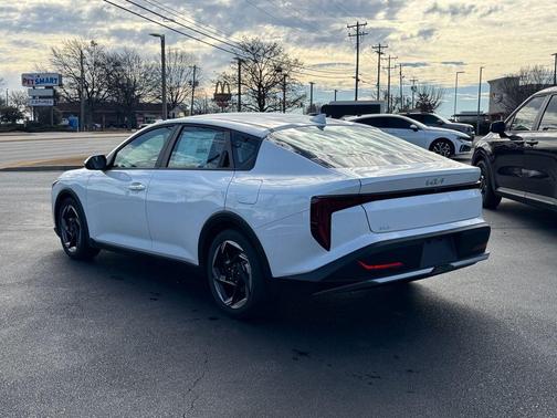 2026 Kia K4 EX