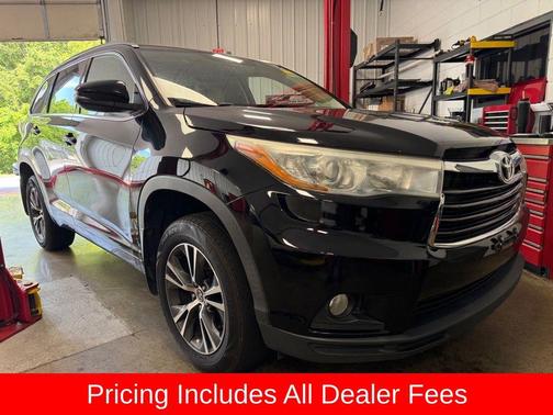 Midnight Black Metallic 2016 Toyota Highlander XLE