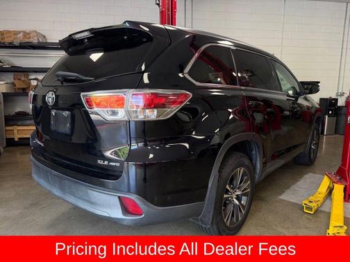 Midnight Black Metallic 2016 Toyota Highlander XLE