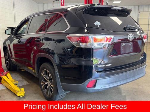 Midnight Black Metallic 2016 Toyota Highlander XLE