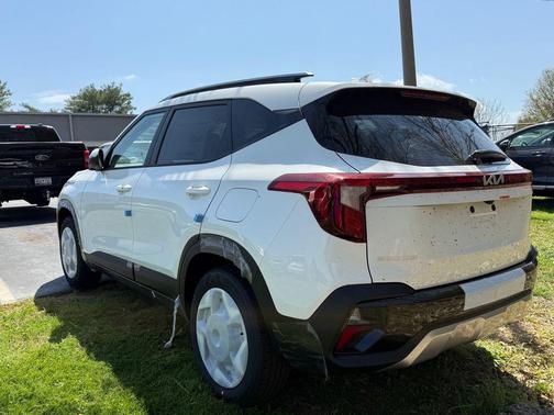 Snow White Pearl 2026 Kia Seltos S