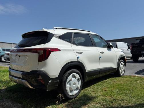 Snow White Pearl 2026 Kia Seltos S